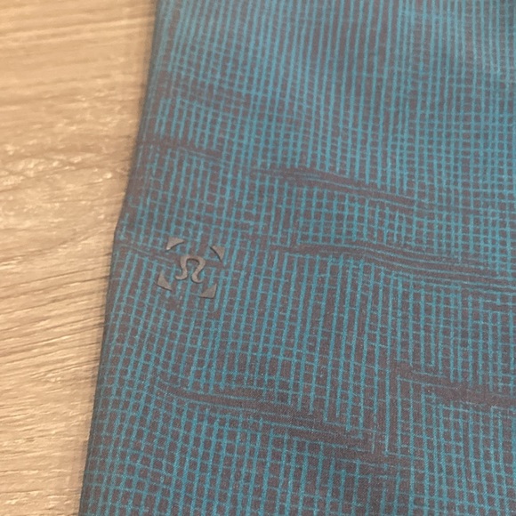 Mens lululemon reversible athletic shorts - Picture 5 of 8